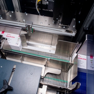 Fully automatic machine banding graphic products Fully automatic machine banding graphic products